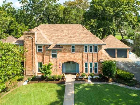 56 Yaupon Ct, Lake Jackson, TX 77566