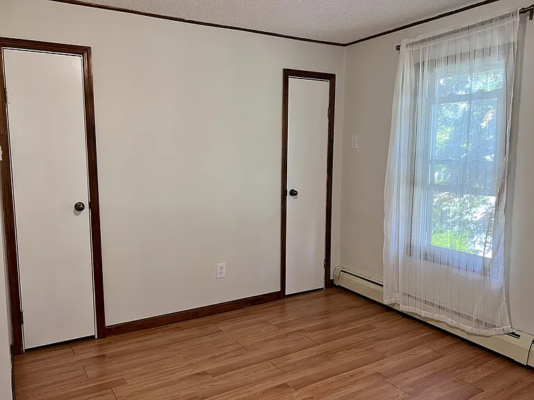 Master bedroom (continued)