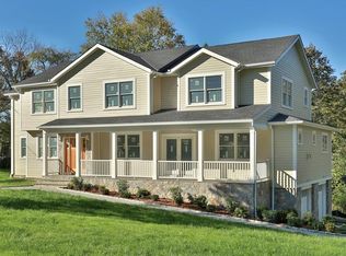 19 Sky Top Dr, Pleasantville, NY 10570