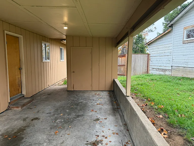 1337 SW Foundry St #B — Photo 9
