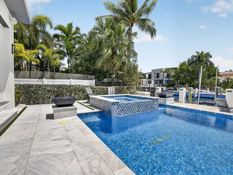 334 Isle Of Capri Dr — Photo 20