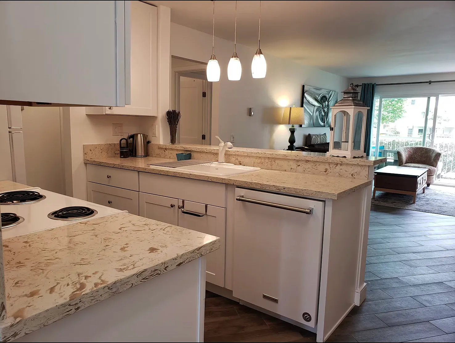 371 E Surfside Dr — Photo 3