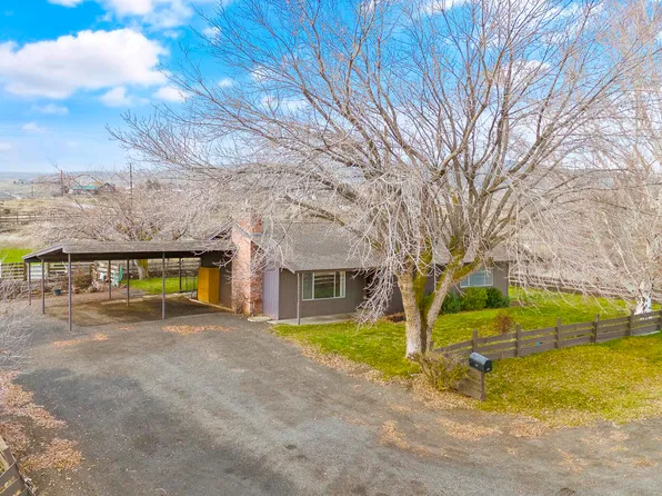 142 Longmire Ln, Selah, WA 98942