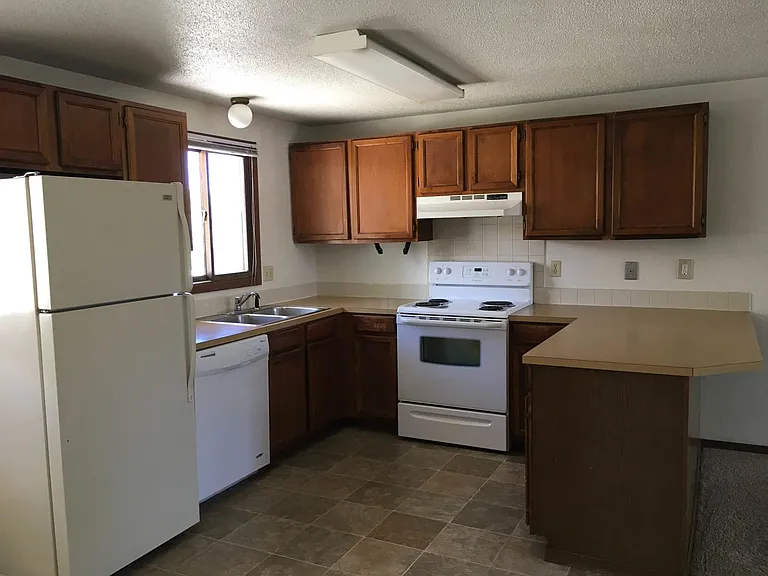 4914-4920 Basswood Dr — Photo 2