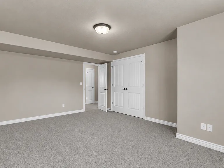 1377 S 4300 W — Photo 35