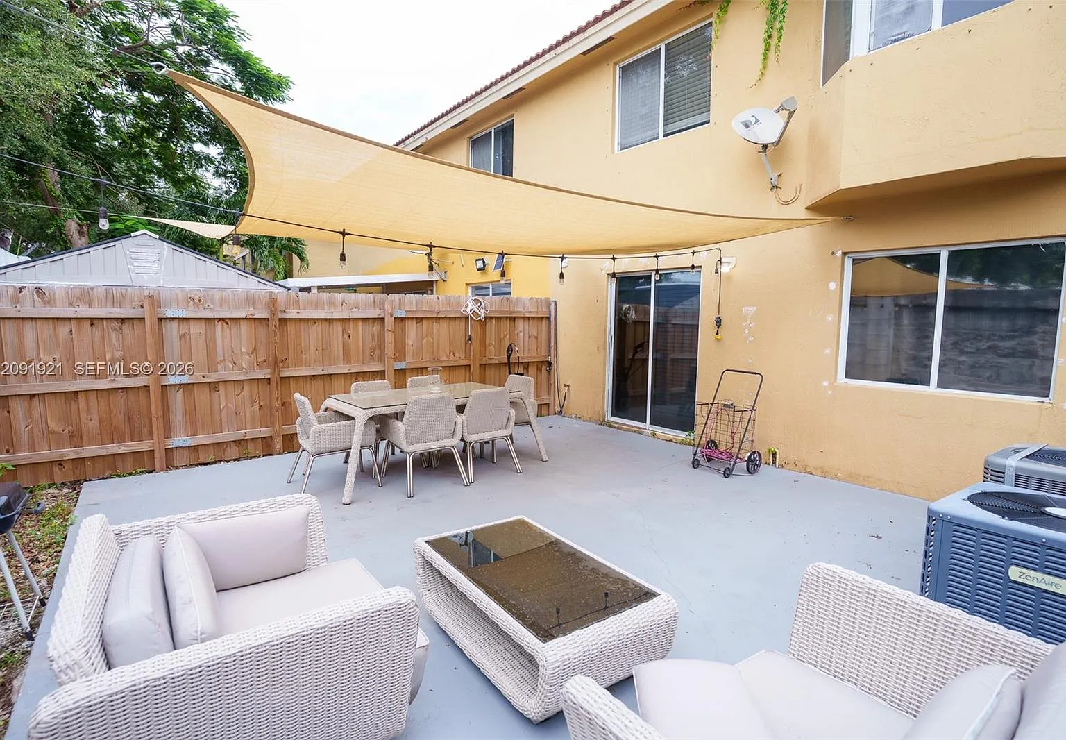 Vista Alegre Townhomes Vi — Photo 1