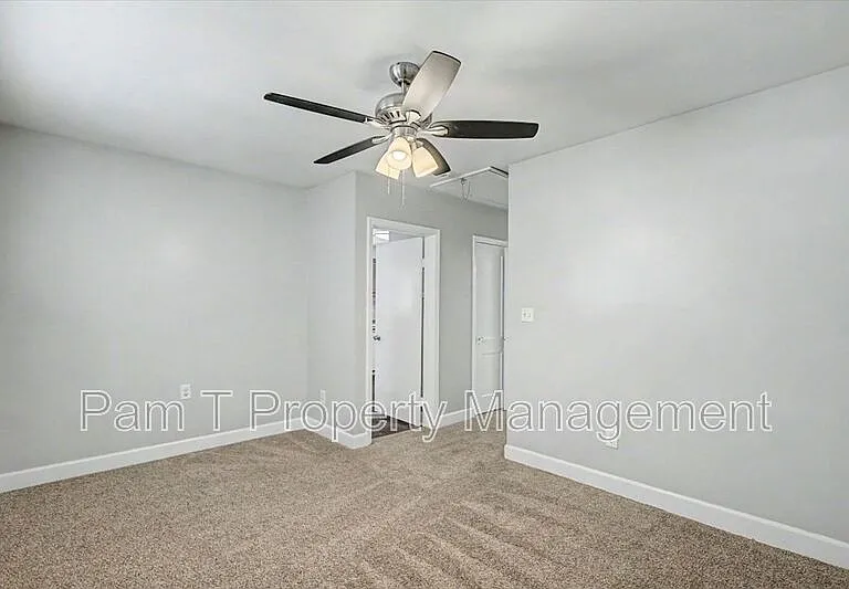 633 W 35th St — Photo 19