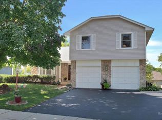 1651 Nebraska Dr, Elk Grove Village, IL 60007