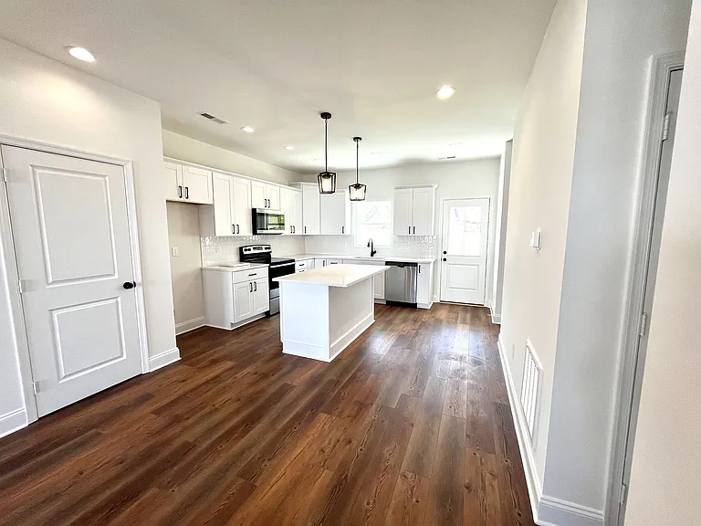 110 Aaron Pl — Photo 6