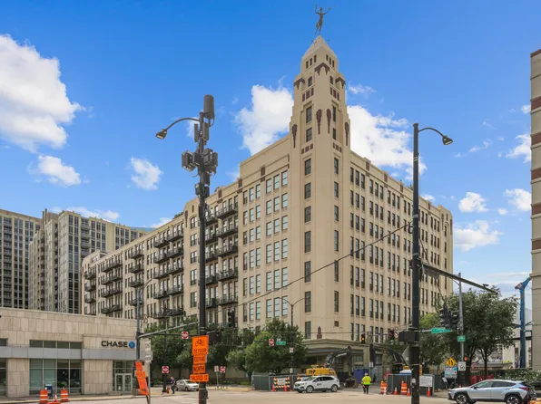758 N Larrabee St APT 425, Chicago, IL 60654