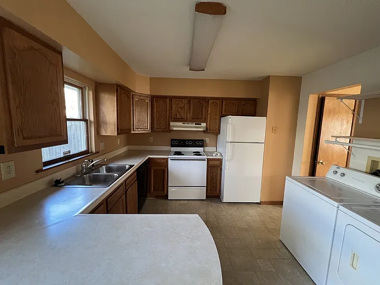 117 Marsh Ln #4 — Photo 6
