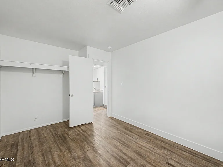 317 N Elm St — Photo 15