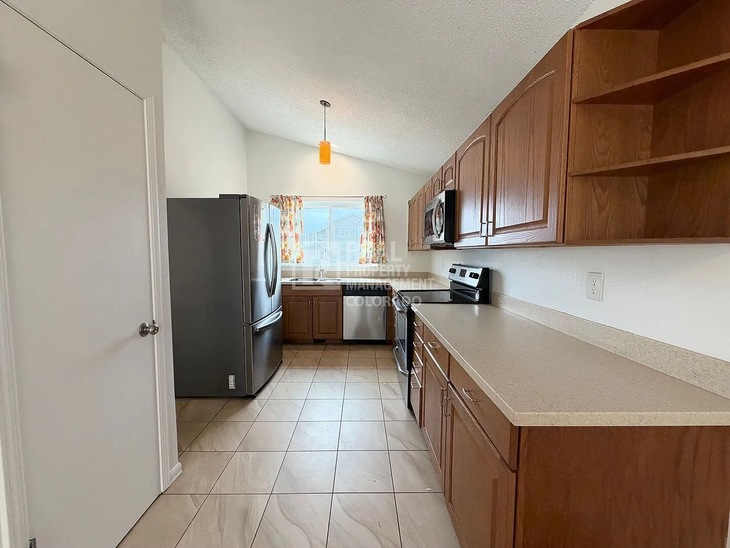 5 bed, 3.0 bath, 2100 sqft, $2,700 — Photo 3