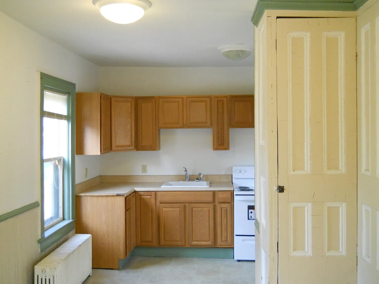 111 N Winooski Ave — Photo 2