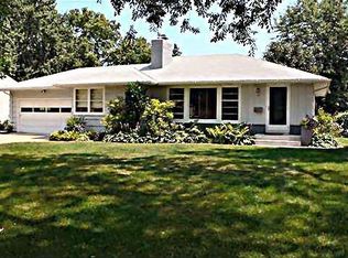 11 Hawthorne Rd, Hopkins, MN 55343