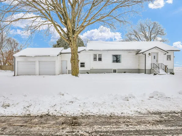 301 S Douglas St, Villa Grove, IL 61956