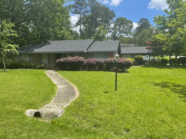 1232 Edgewood Dr, Laurel, MS 39440