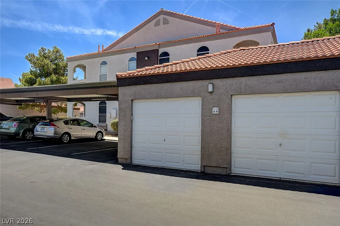 2 bed, 2.0 bath, 1042 sqft, $1,700 — Photo 4