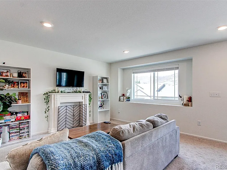 564 Felicity Loop — Photo 27