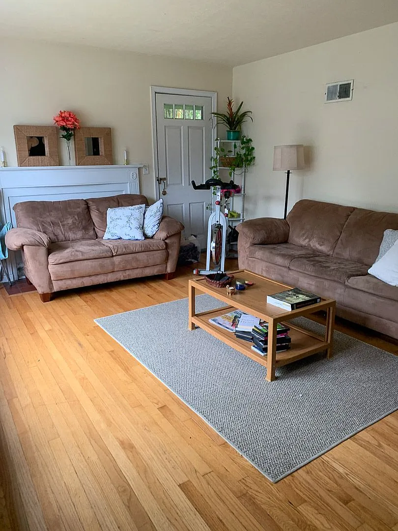 6 bedroom, 2 bathroom house — Photo 2