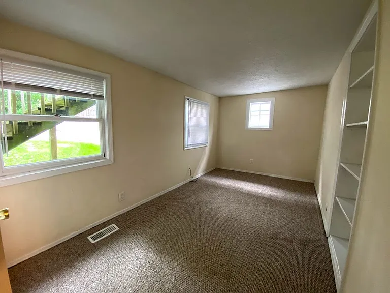 511 N Lincoln St — Photo 13