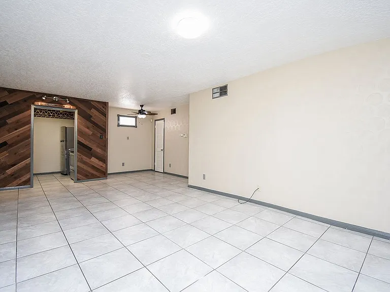 2507 Montrose Blvd #22 — Photo 5