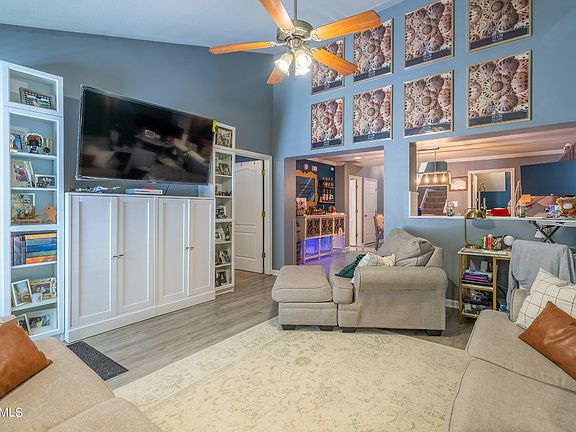 5th image of 7054 La Christa Way