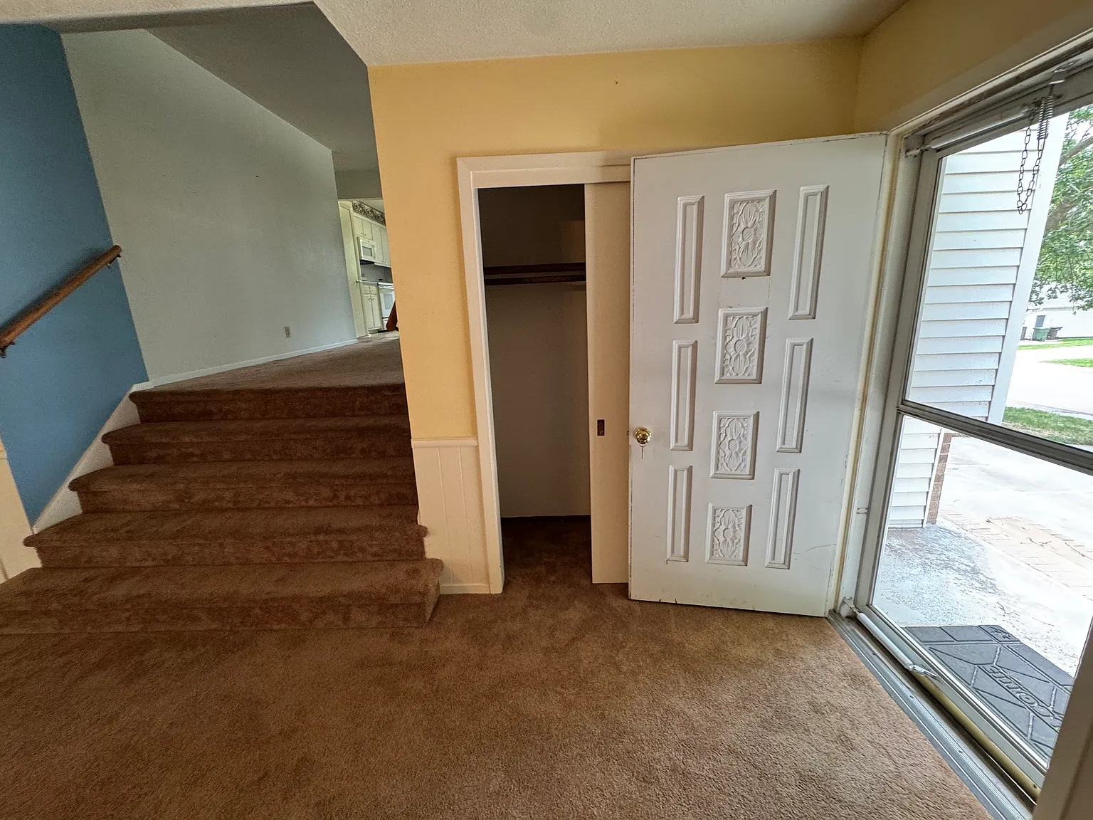 3 bed, 2.5 bath, 2020 sqft, $2,300 — Photo 2