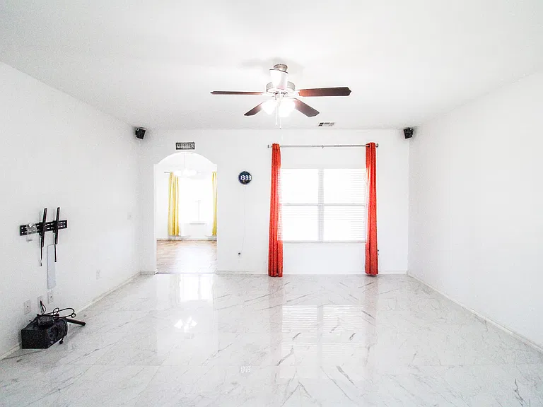 8000 Erryn Ln — Photo 15