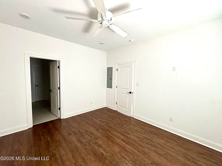 701 Southview Dr — Photo 16