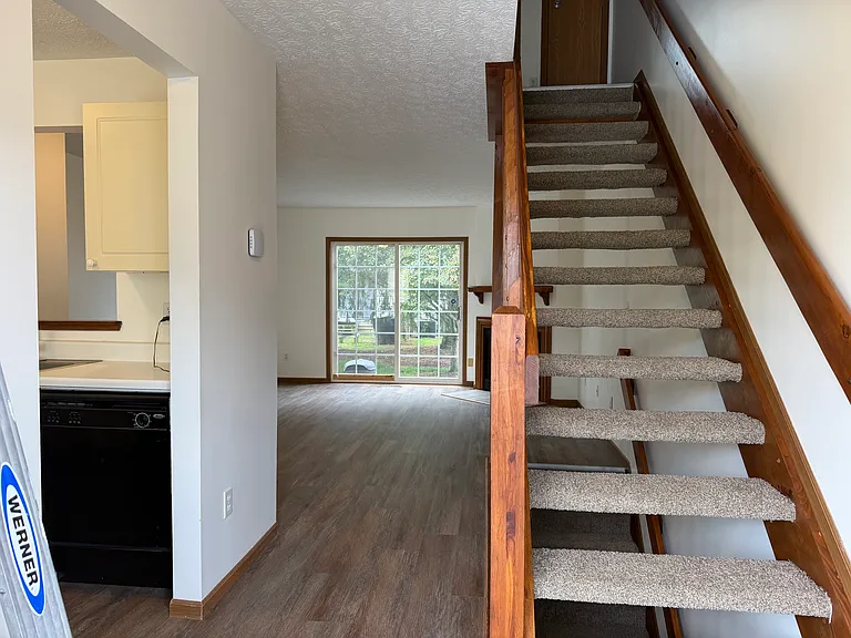 5706 Palos Ln — Photo 2