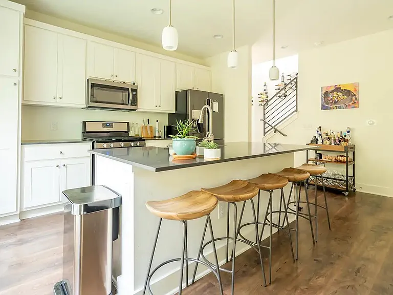 1160 Lott Ave #B — Photo 14