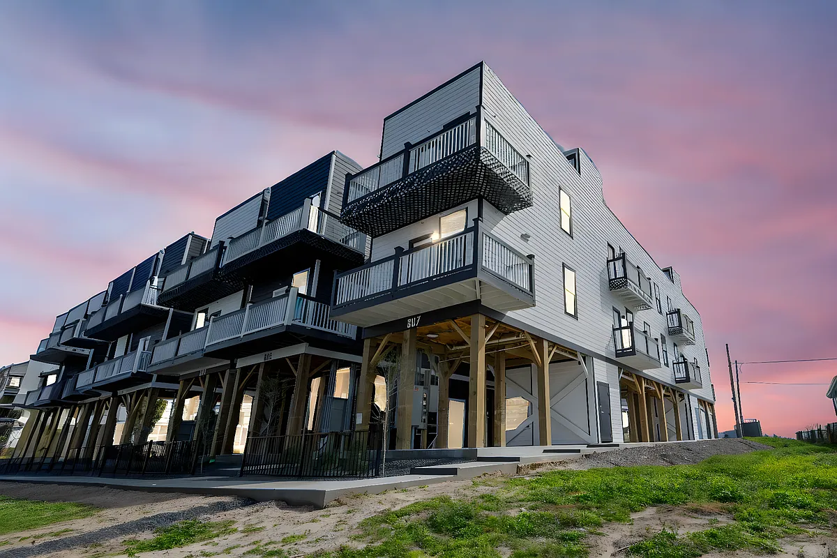 Building Photo - 807 Avenue K