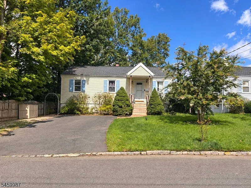 3 bed, 1.5 bath, $3,750 — Photo 1