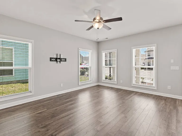 242 Mansfield Dr — Photo 10