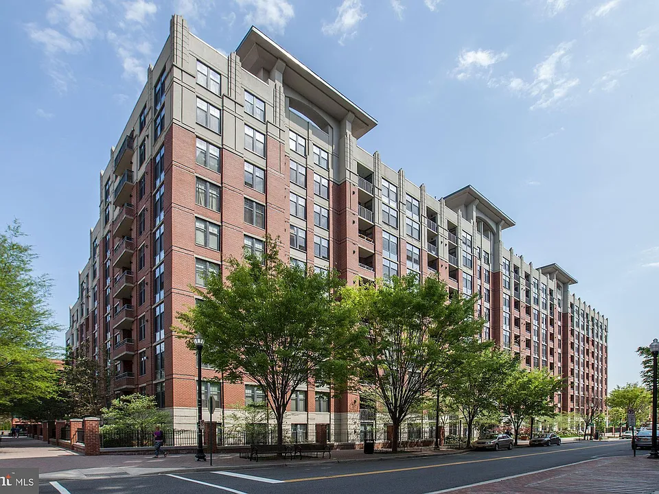 1021 N Garfield St #611
