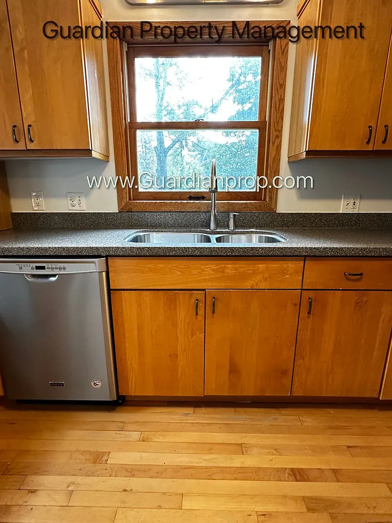 Minnetonka Schools Single Family Home, Corner Lot, Dishwasher, W/D, 1 Car Garage — Photo 3