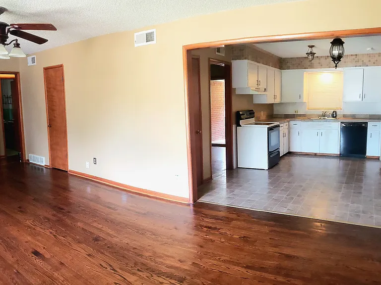 Living panaroma look to kitchen