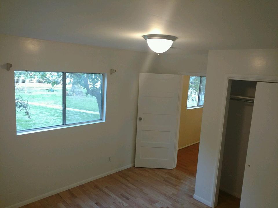 1st image of 409 N Oak Ave