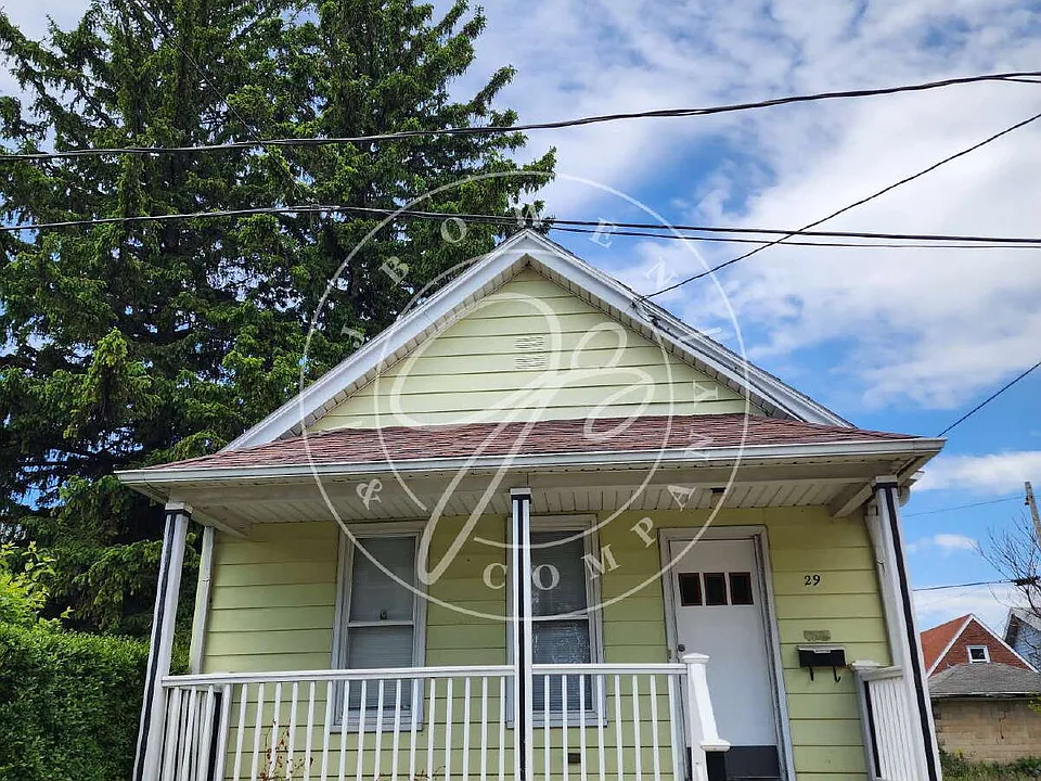 29 Magyar St