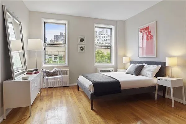 Sold by R New York | media 12