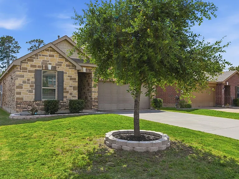 1140 Clonmore Ct — Photo 3