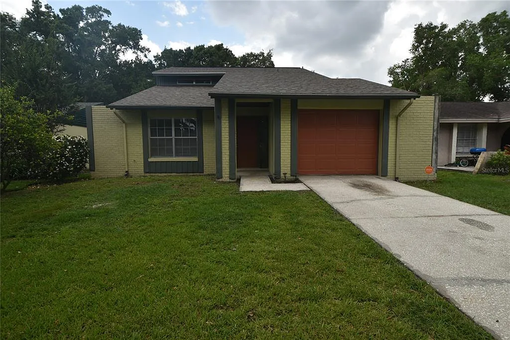 3 bed, 2.0 bath, 1407 sqft, $2,095 — Photo 1