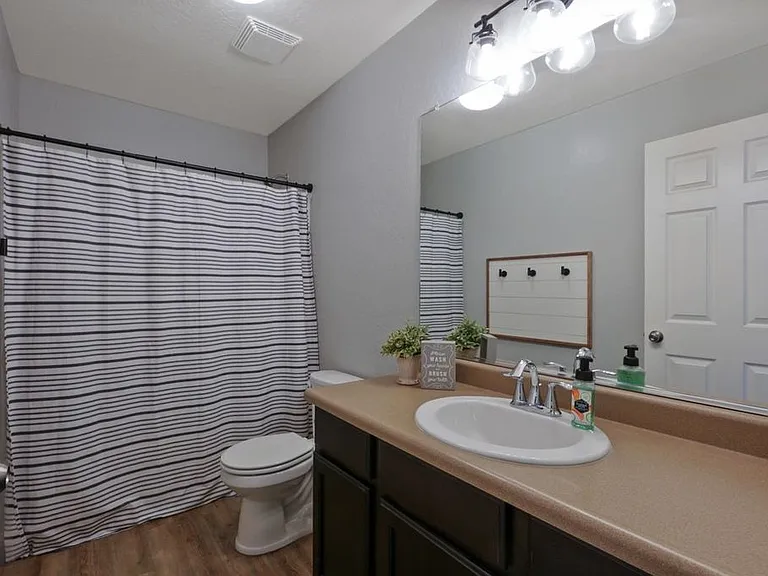 2423 W Corvina Ave — Photo 18