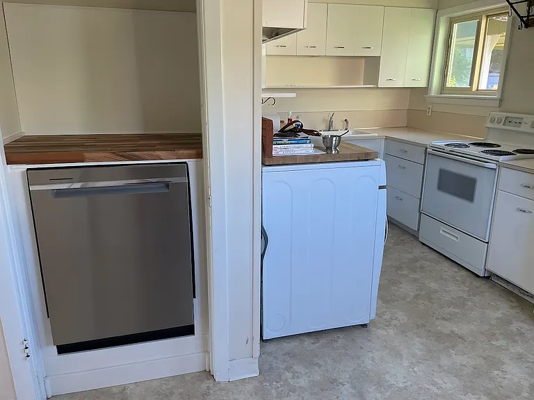10625 SE Boise St — Photo 12