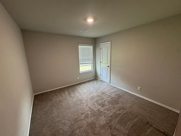 2705 Spring Creek St — Photo 16