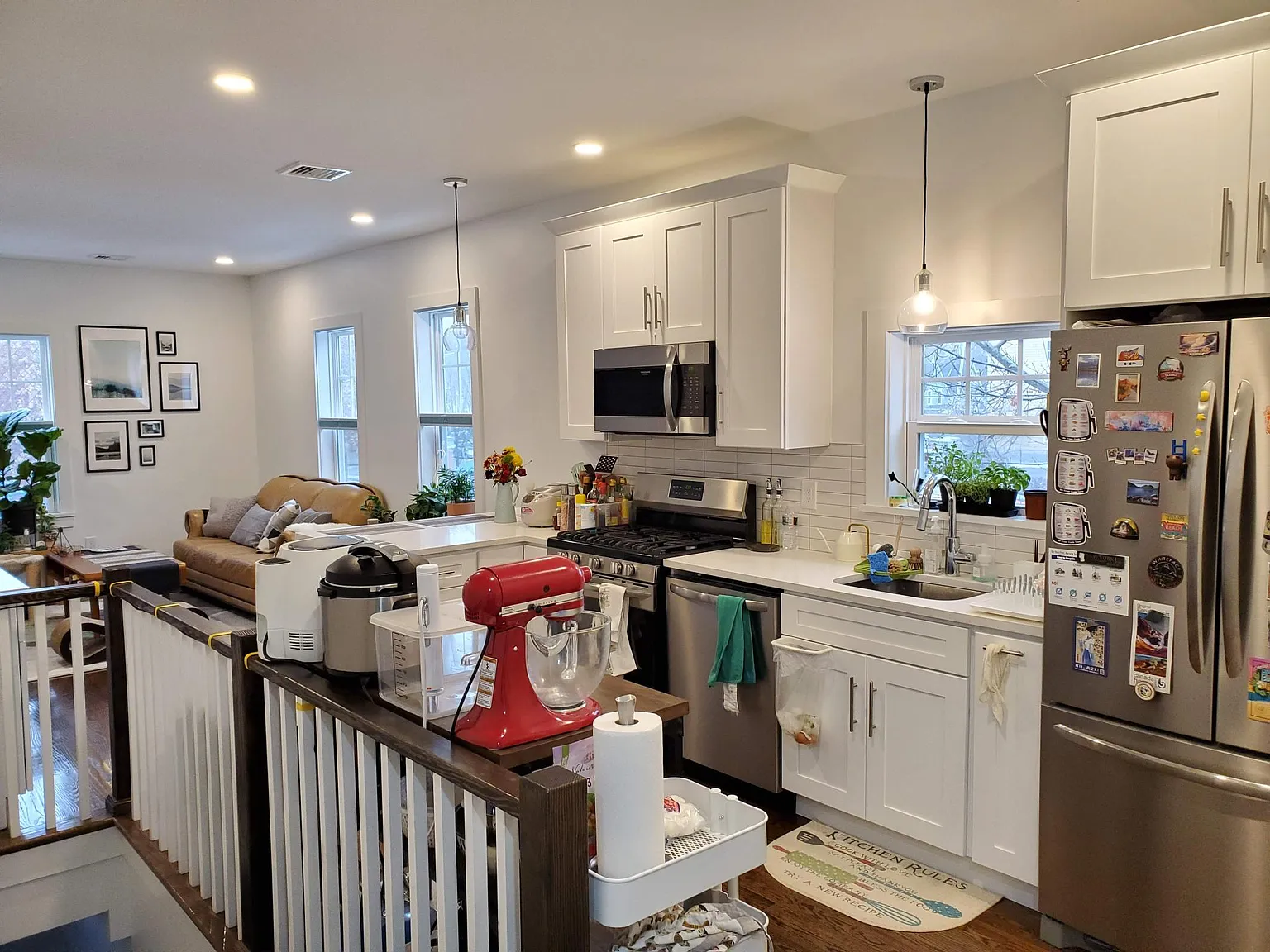 4 bed, 1306 sqft, $4,650 — Photo 2