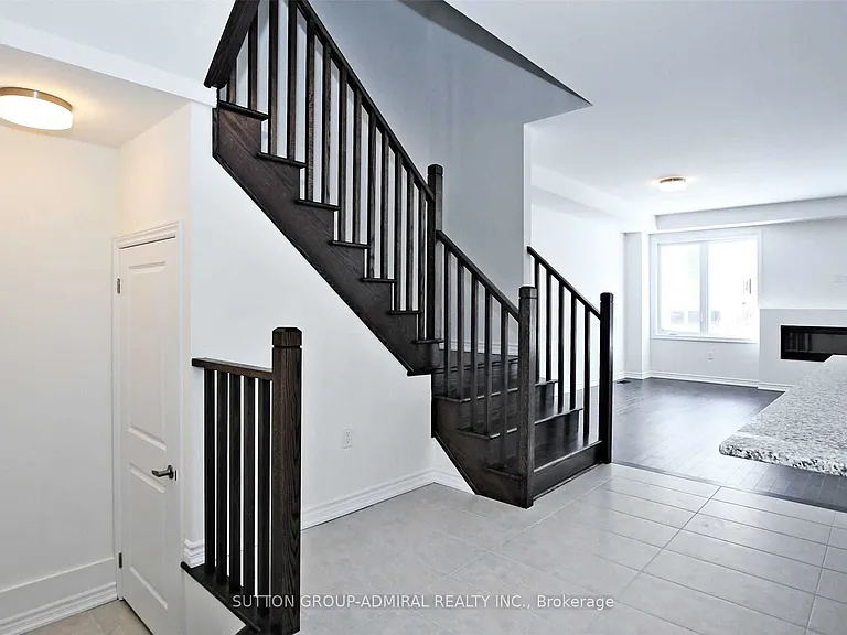 1477 Blackmore St — Photo 9