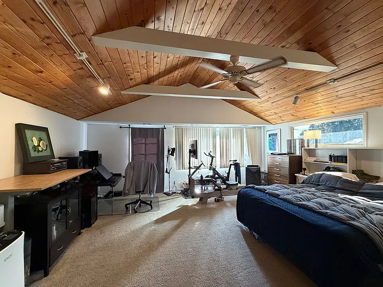Spacious Family Room