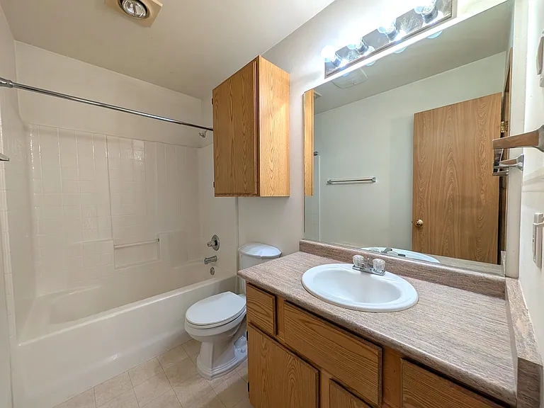 Rowan Grove Apts — Photo 31
